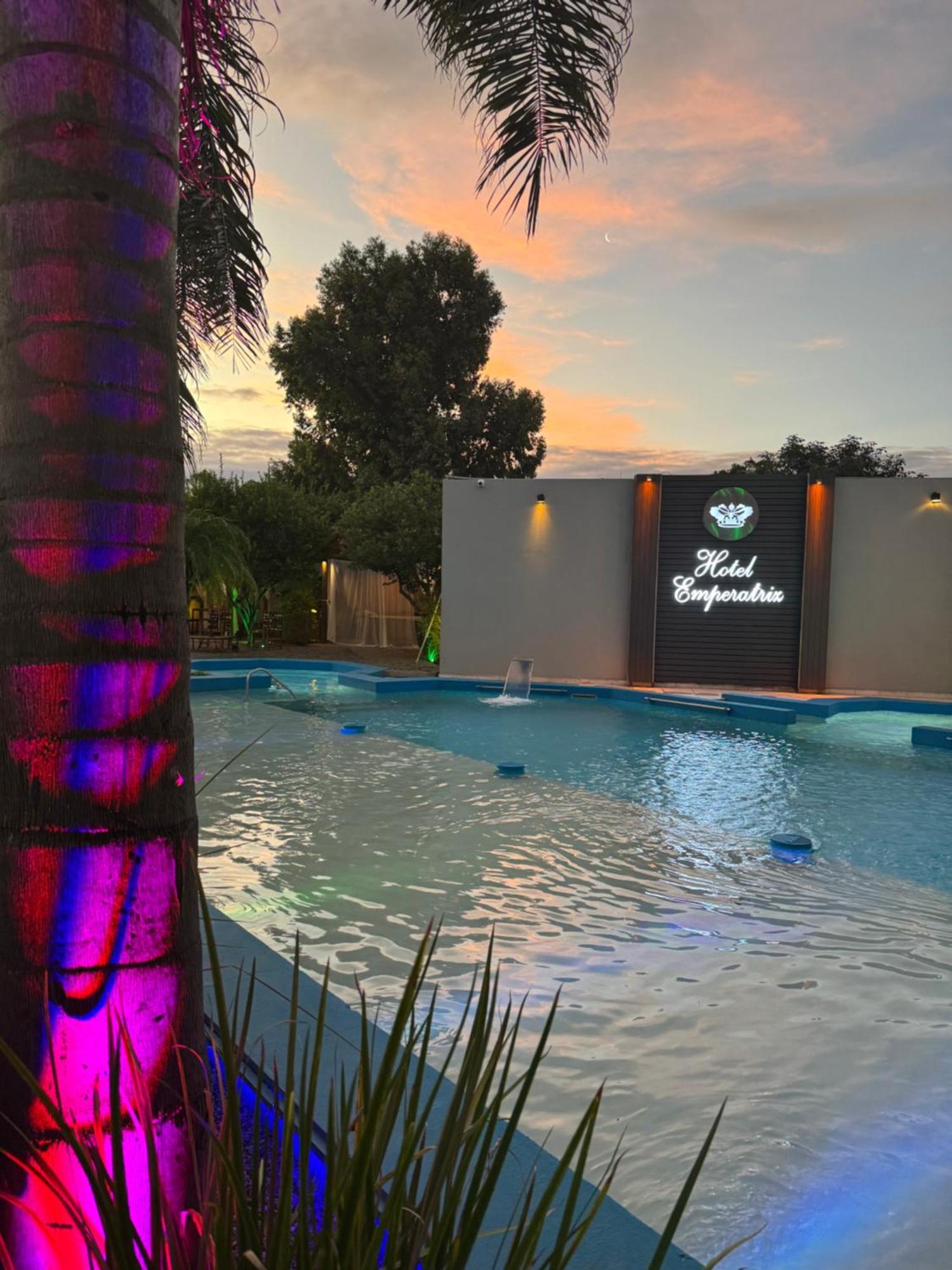 Hotel Termal Emperatriz Termas De Rio Hondo Luaran gambar